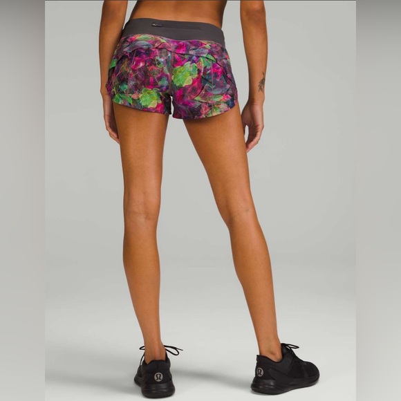Lululemon Speed Up Low-Rise Lined Short 2.5” in Vivid Floral Multi/Graphite Grey - Picture 1 of 6